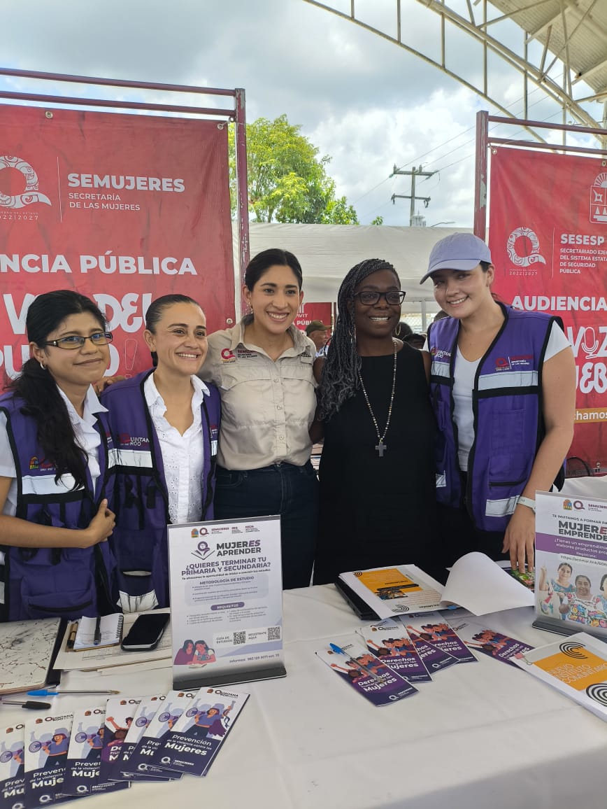 Institute brigade at a public hearing with SEMUJERES